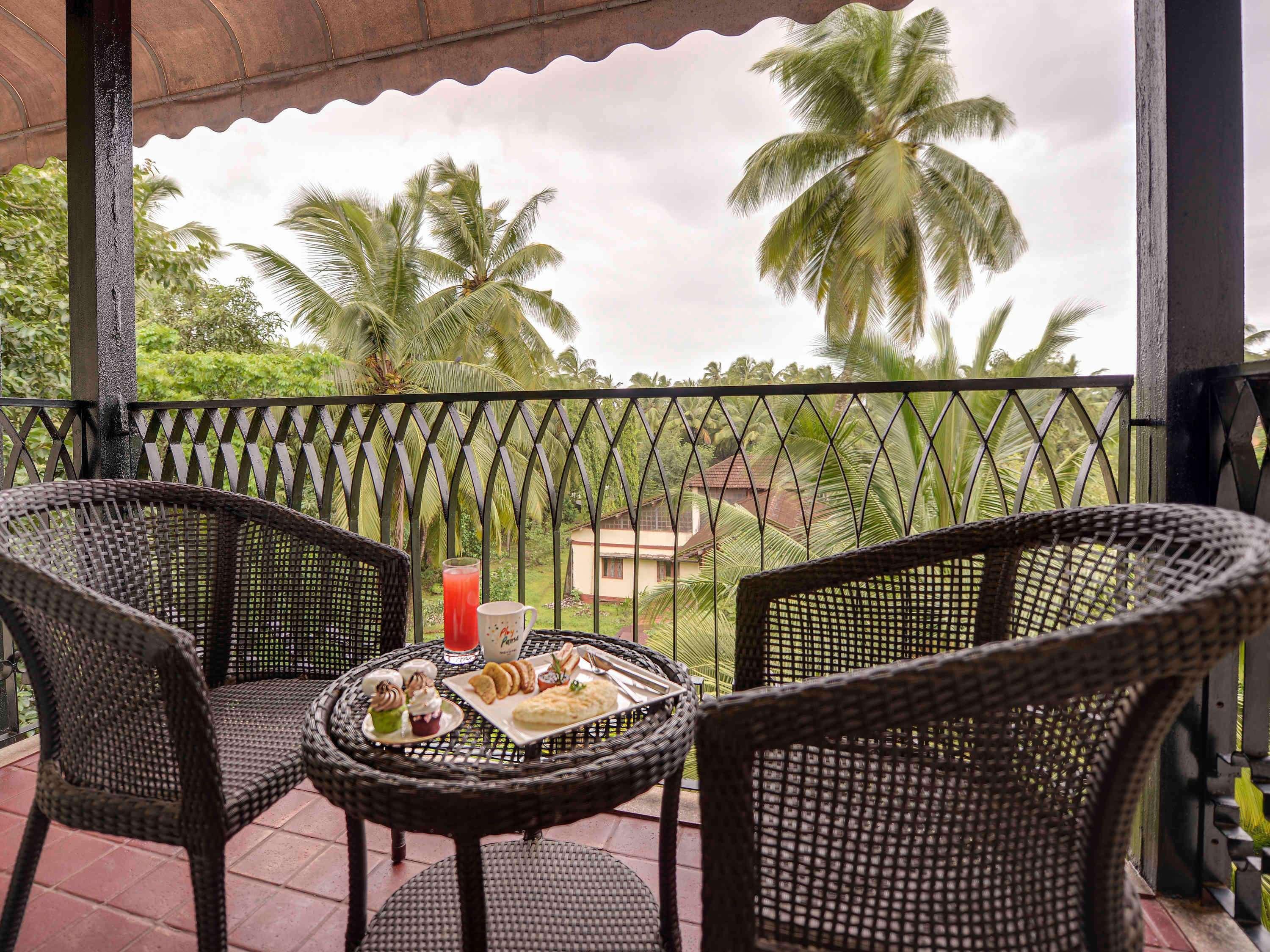 Novotel Goa Resort & Spa Candolim Zewnętrze zdjęcie A balcony at the hotel