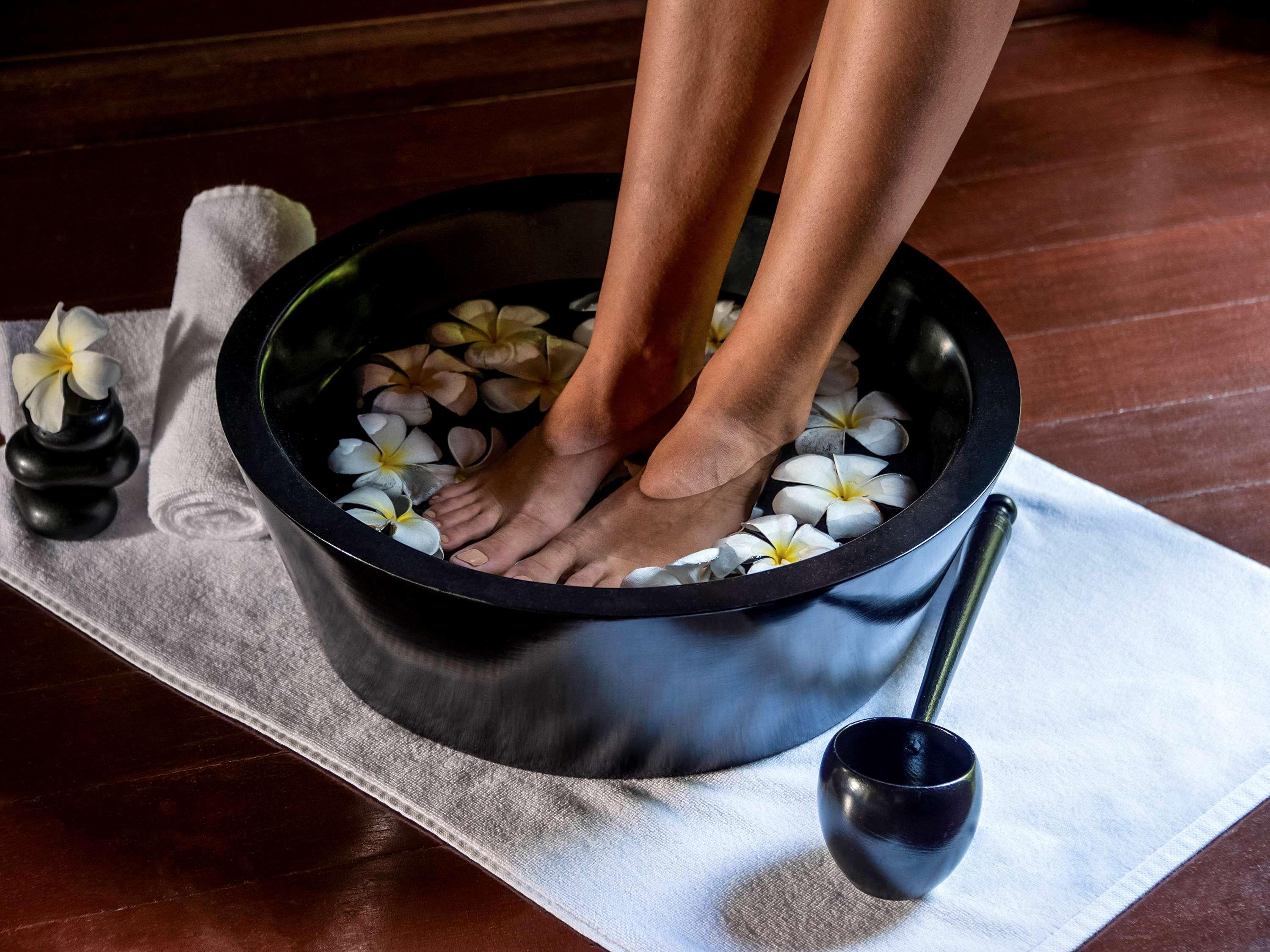 Novotel Goa Resort & Spa Candolim Zewnętrze zdjęcie A foot bath