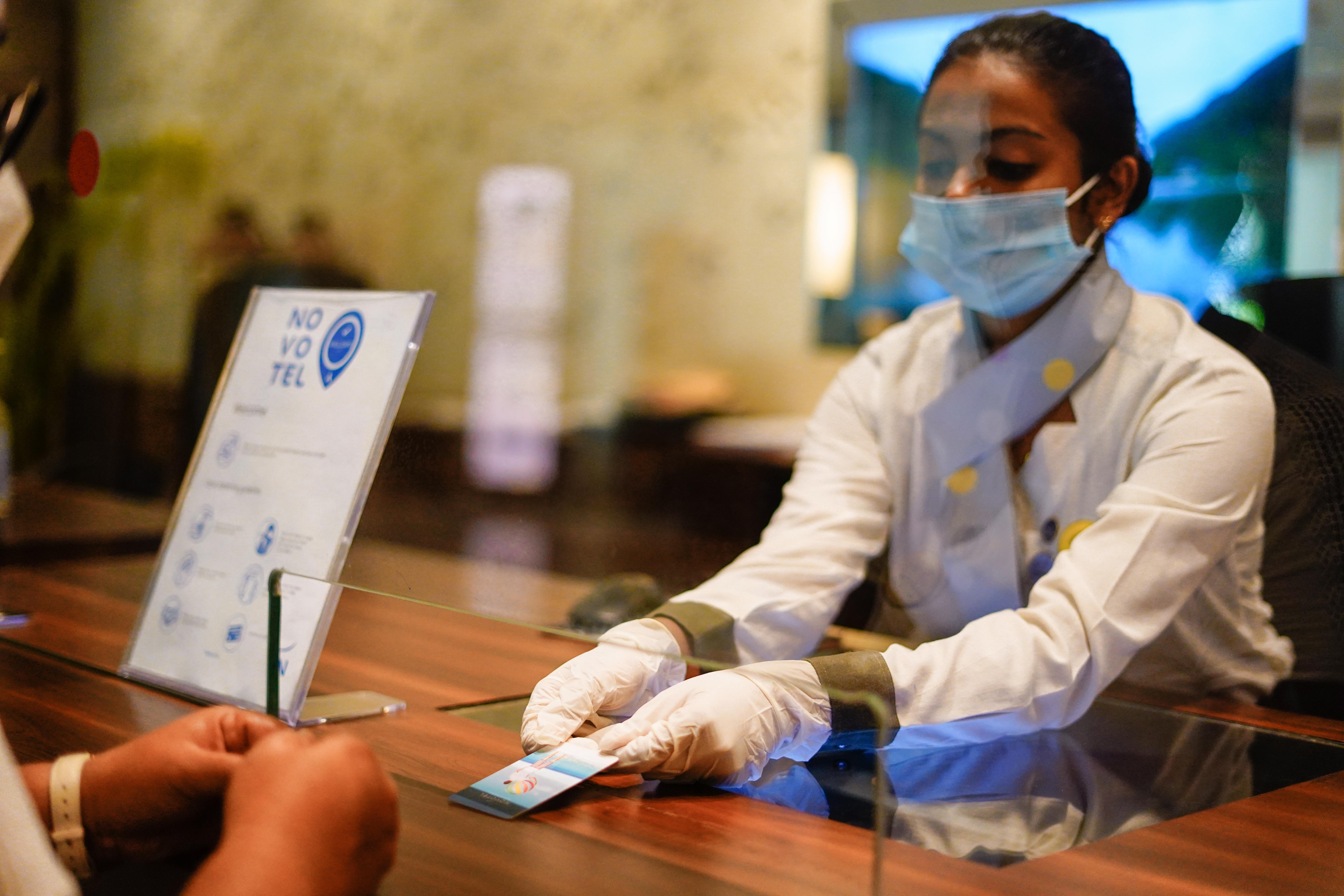 Novotel Goa Resort & Spa Candolim Zewnętrze zdjęcie A hotel employee wearing a face mask and gloves